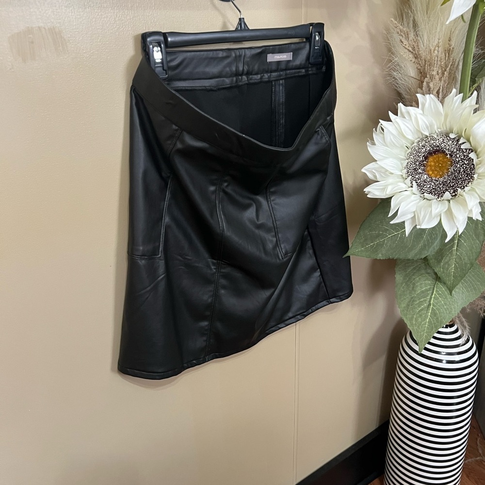 Elegant Black Leather Skirt